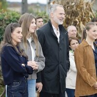 Los Reyes Felipe y Letizia, la Princesa Leonor y la Reina Letizia en su visita al Pueblo Ejemplar 2025