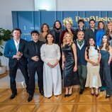 Posado de todos los concursantes, jurado y presentadora de 'Decomasters'