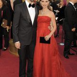 Natalie Portman y Benjamin Millepied en la alfombra roja de los Oscar 2012