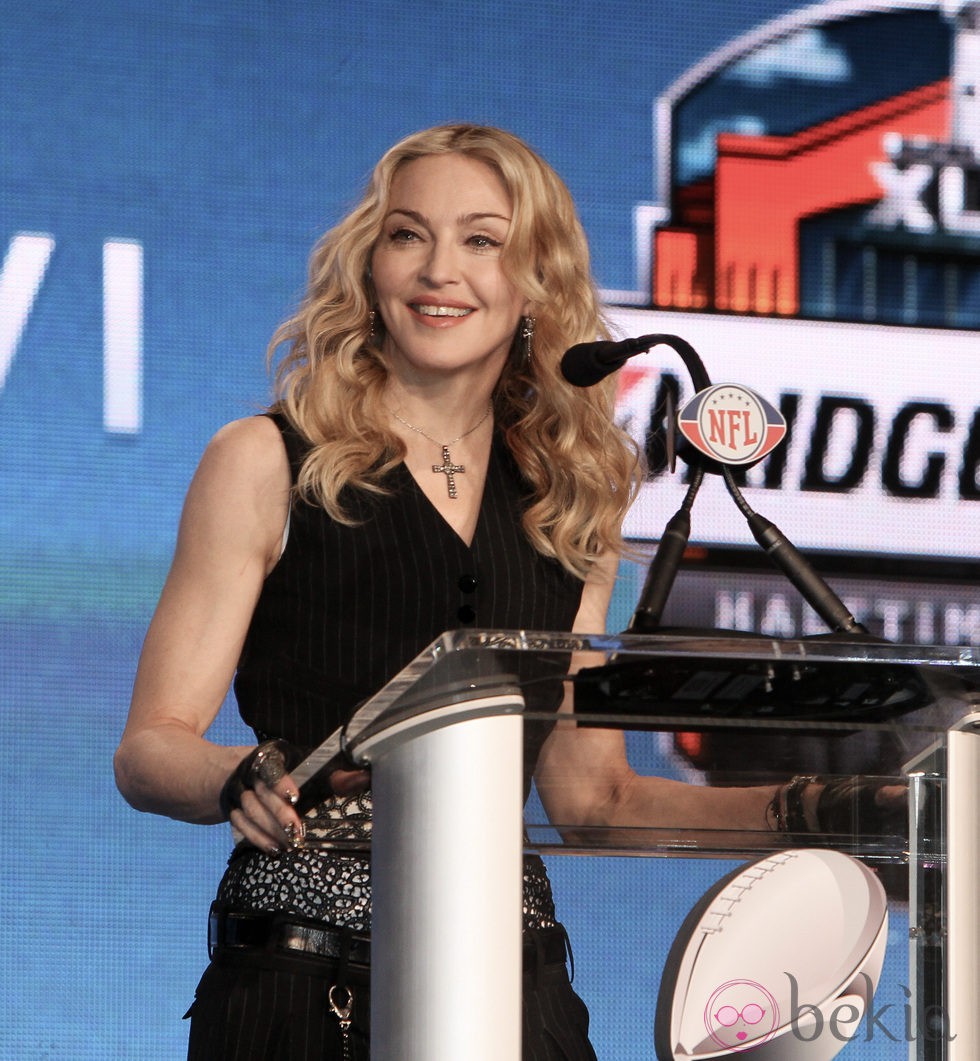 Madonna durante la rueda de prensa de la Super Bowl 2012