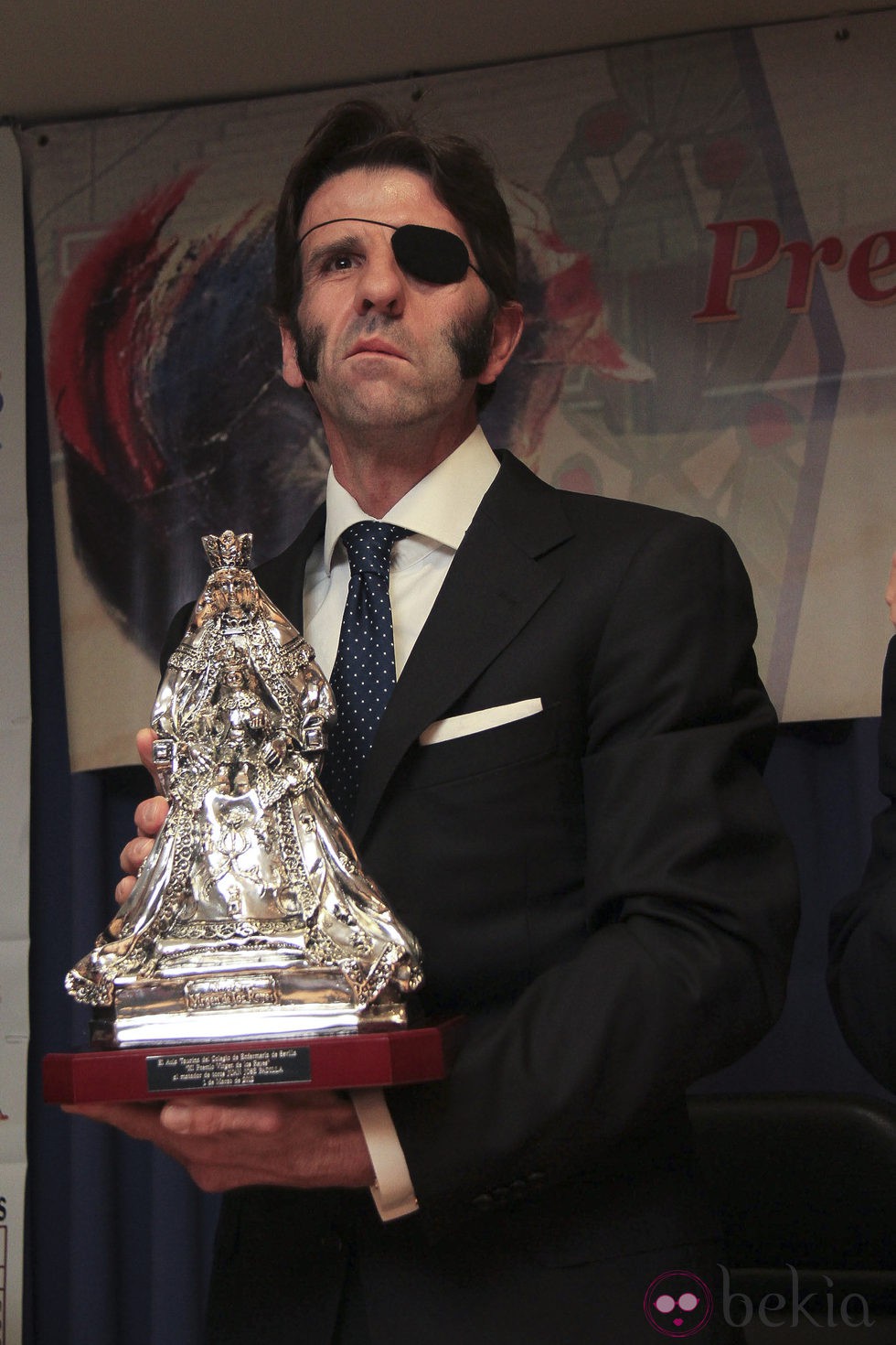 Juan José Padilla recibe el premio Virgen de los Reyes