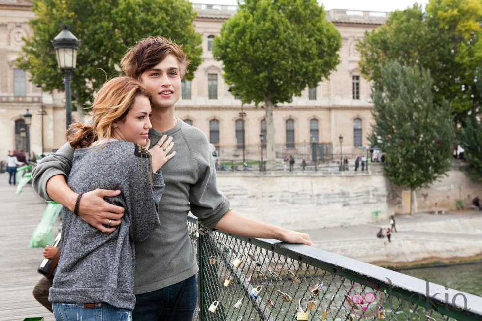 Miley Cyrus y Douglas Booth son la pareja de 'Bienvenido al mundo de LOL'