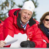 Los Reyes Harald y Sonia de Noruega en Holmenkollen