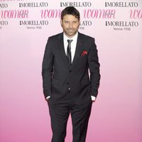 David Ascanio en el 20 aniversario de la revista Woman