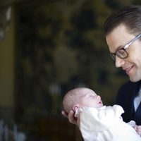 Primera fotografía oficial de Daniel de Suecia con la Princesa Estela