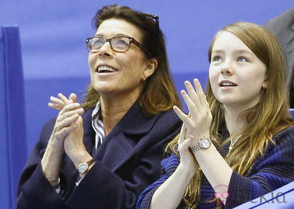 Carolina de Mónaco y Alexandra de Hannover en un espectáculo en Niza