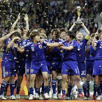 El equipo de Japón celebra la victoria en la final del Mundial de Fütbol Femenino 2011