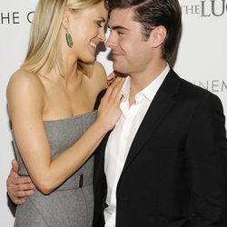 Taylor Schilling y actor Zac Efron estrenan 'The lucky one' en el Festival de Tribeca 2012