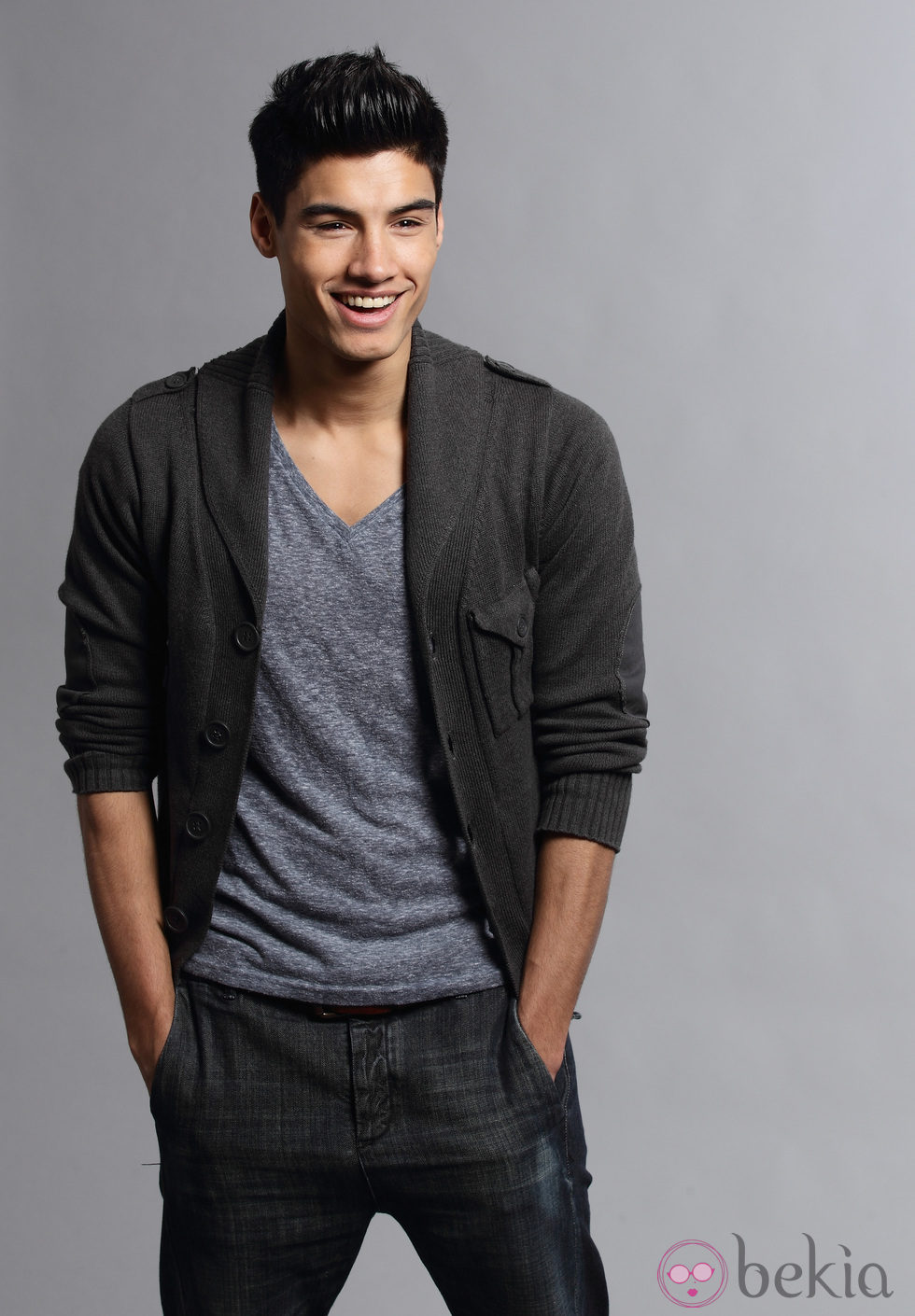 Posado de Siva Kaneswaran de 'The Wanted'