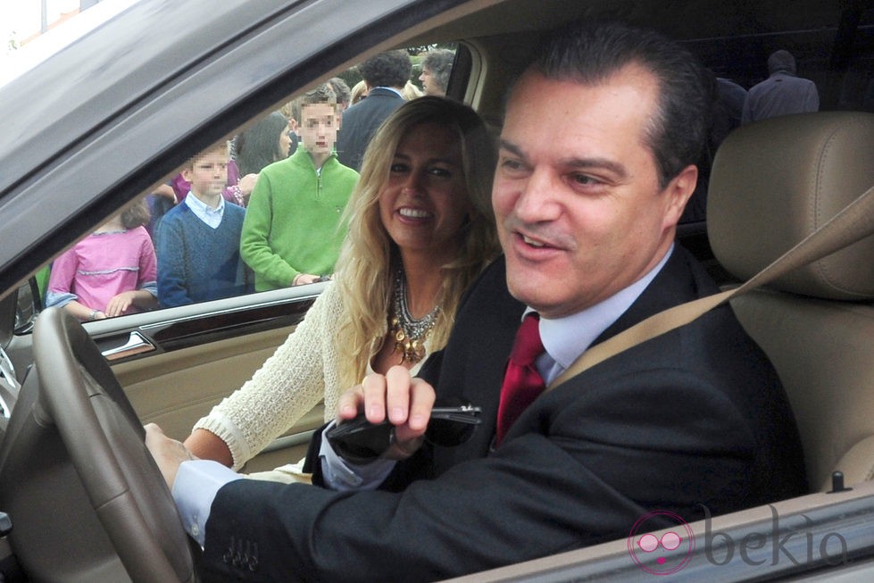 Ramón García y Patricia Cerezo en la Primera Comunión de los hijos de Lydia Bosch