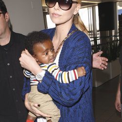 Charlize Theron y su hijo Jackson