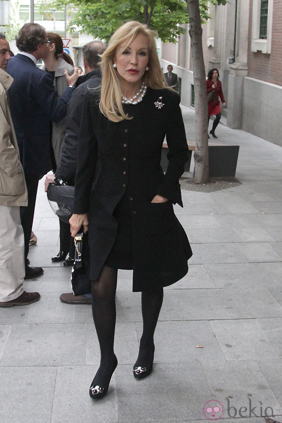 Carmen Lomana en el funeral de José Manuel Torrontegui Fierro
