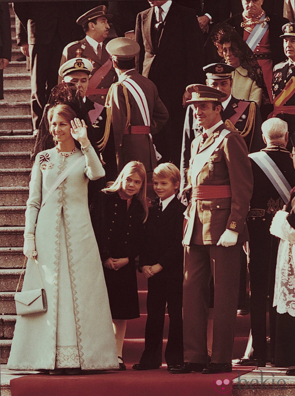 Los Reyes Juan Carlos y Sofía a la salida del Te Deum de exaltación del Rey