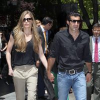 Luis Figo y Helen Swedin en la capilla ardiente de María Ángeles Sandoval, Pitina