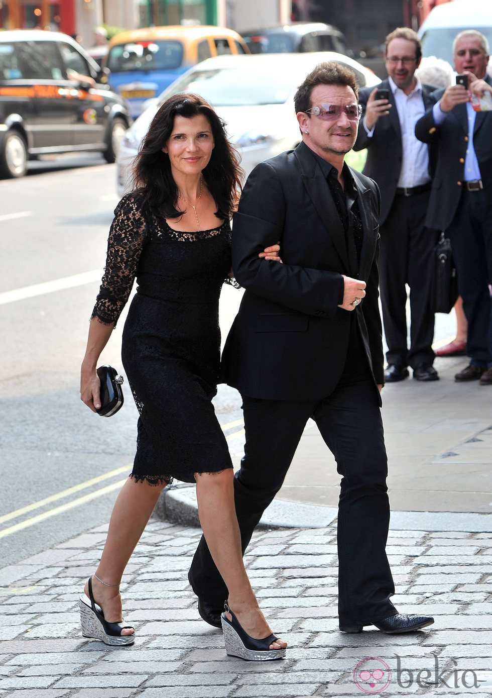 Bono y Ali Hewson en un homenaje a Isabel II en la Academia de las Artes