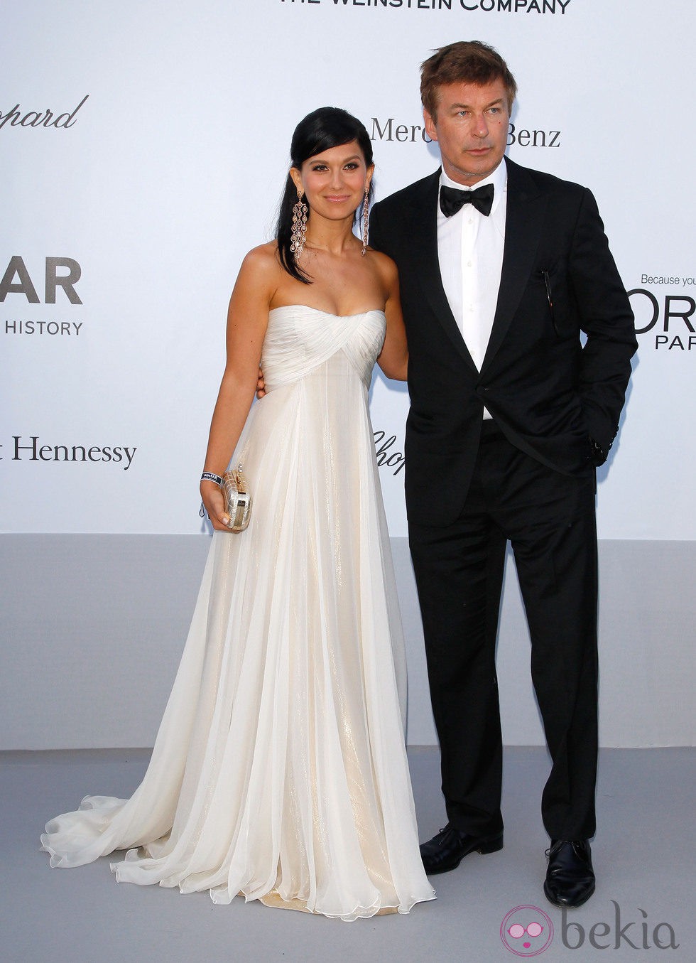 Hilaria Thomas y Alec Baldwin en la gala amfAR del Festival de Cannes 2012