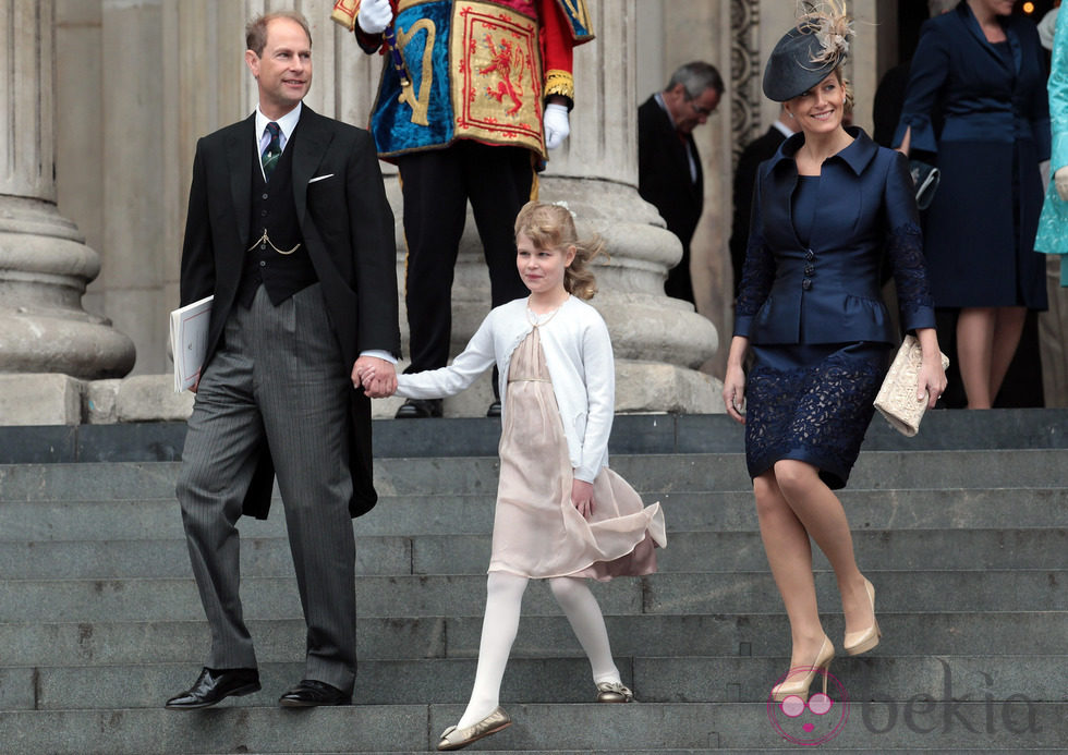 Los Condes de Wessex y Lady Louise Windsor en la misa del Jubileo de Diamante