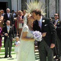 María Carolina de Borbón-Parma y Albert Brenninkmeijer se besan tras su enlace religioso