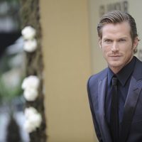 Jason Lewis en el décimo aniversario de Glamour