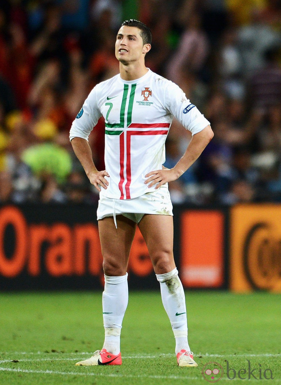 Cristiano Ronaldo hundido tras perder el partido de la semifinal de la Eurocopa 2012