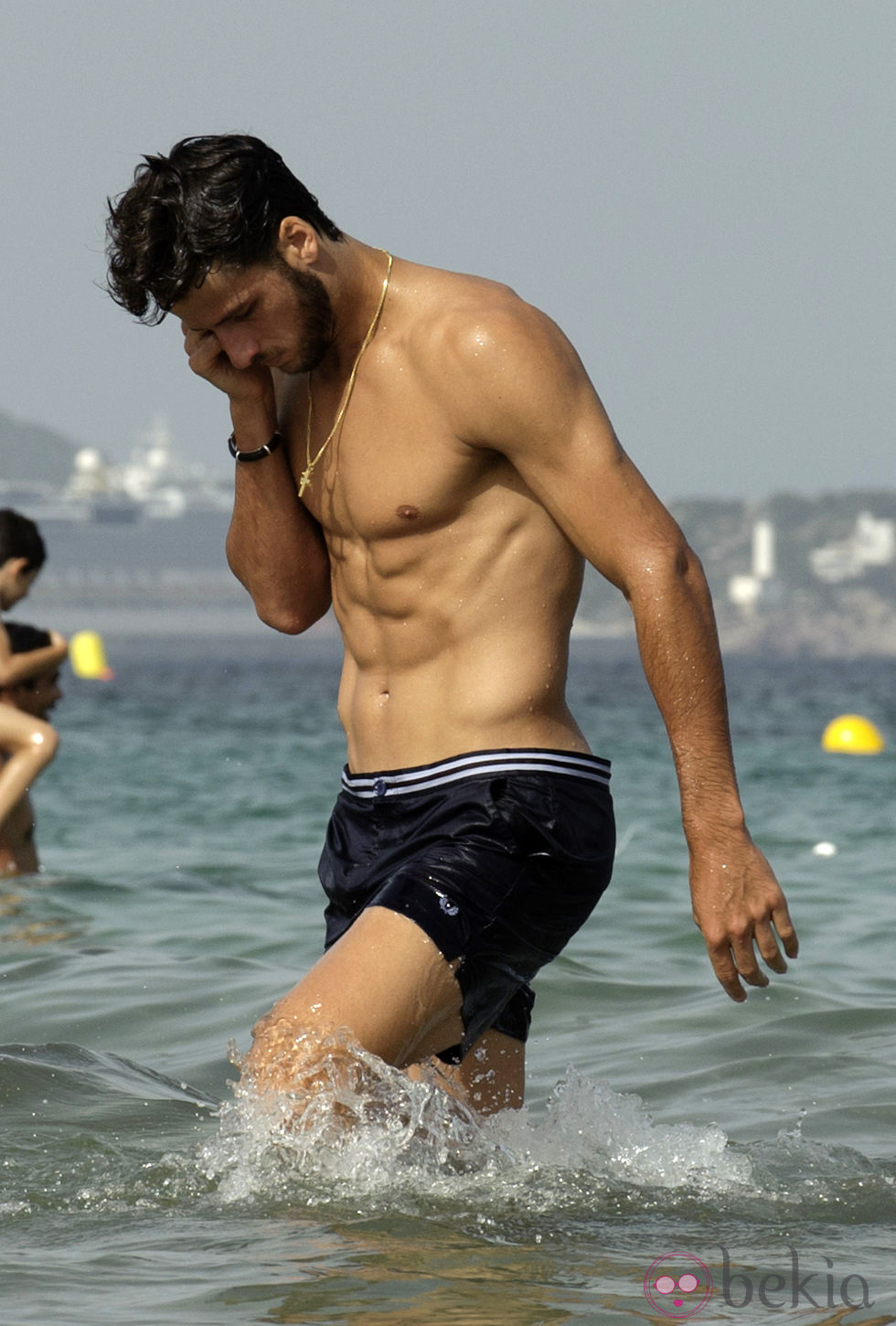 Feliciano López luce abdominales en las playas de Ibiza