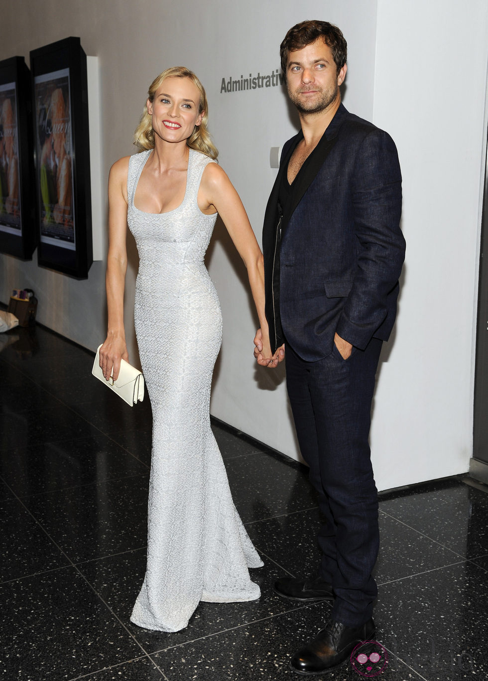 Diane Kruger y su novio Joshua Jackson en la premiere de 'Farerwell, my queen'