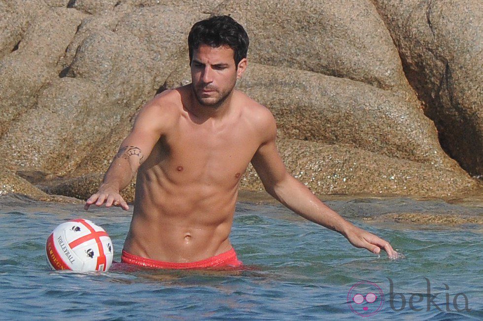 Cesc Fábregas disfruta de sus vacaciones en Cerdeña