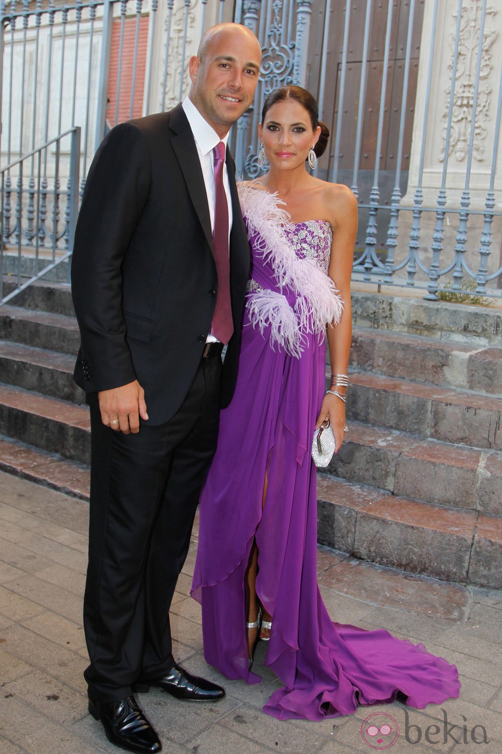 Pepe Reina y su mujer Yolanda Ruiz en la boda de Miriam Ramos