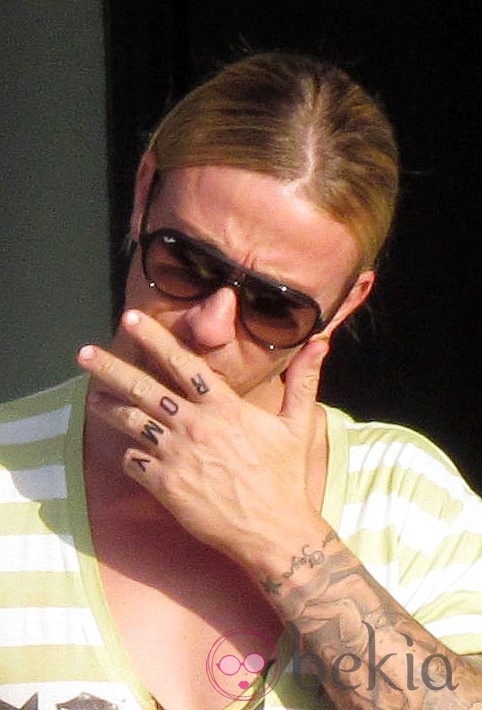 Guti luce nuevo tatuaje en su mano: 'Romy'