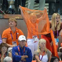 Los Príncipes de Holanda y sus hijos animan a sus compatriotas en Londres 2012
