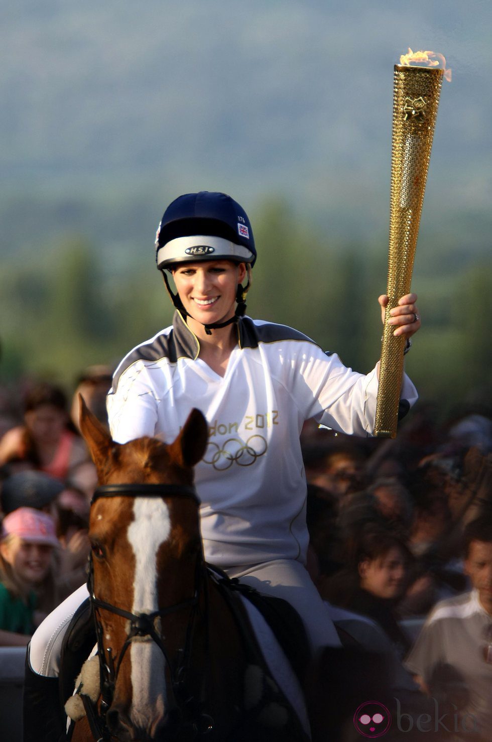 Zara Phillips con la antorcha olímpica de Londres 2012
