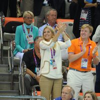 Guillermo y Máxima de Holanda en una competición de natación en Londres 2012