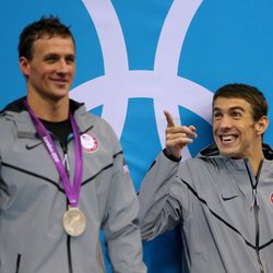 Ryan Lochte y Michael Phelps en el podio de Londres 2012