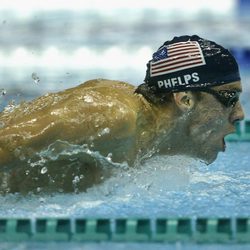Michael Phelps nadando en 2002