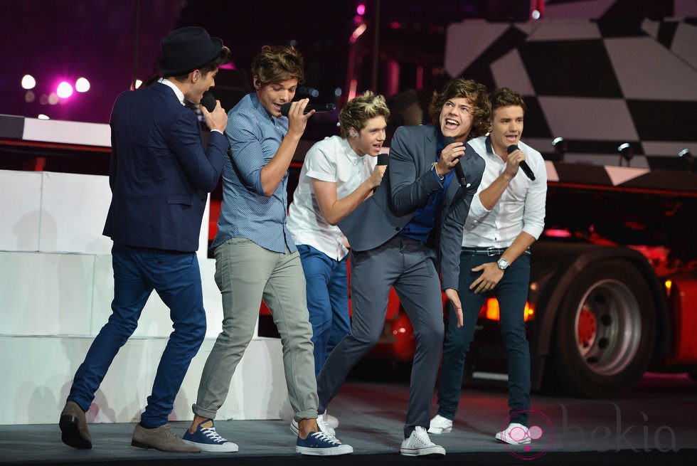 One Direction en la ceremonia de clausura de Londres 2012