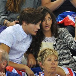 Louis Tomlinson y su novia Eleanor Calder en Londres 2012