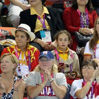 La Infanta Elena y sus hijos animan a los deportistas en los Paralímpicos de Londres 2012