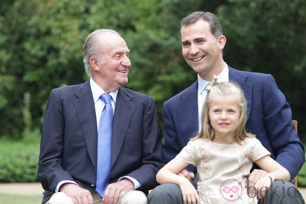 El Rey Don Juan Carlos, el Príncipe Felipe y la Infanta Leonor