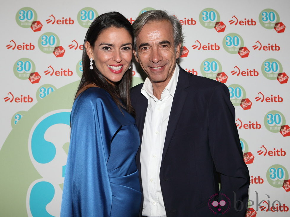 Imanol Arias e Irene Meritxell en la clausura del FesTVal de Vitoria 2012
