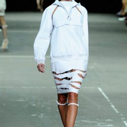 Liberty Ross desfilando en la Fashion Week Nueva York 2012 