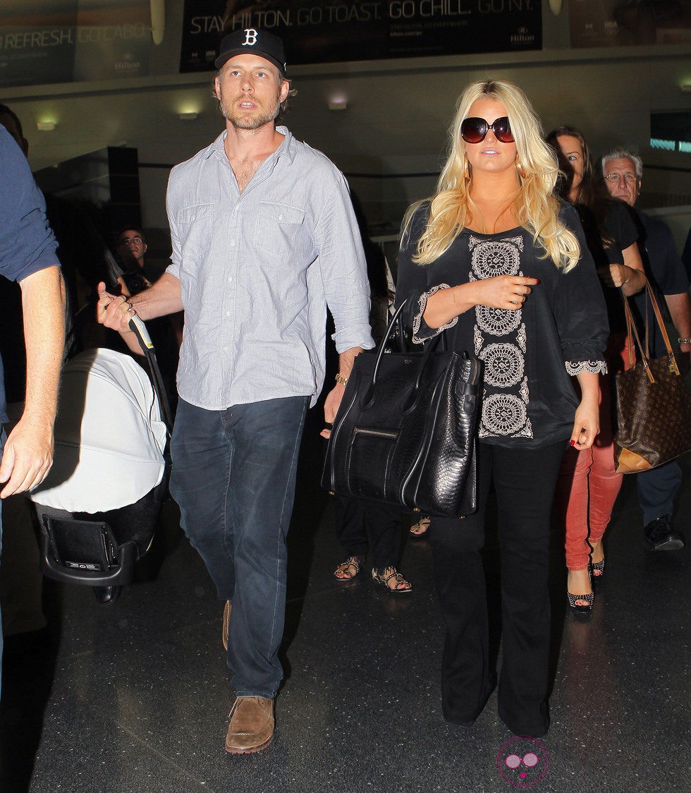 Jessica Simpson y Eric Johnson tras el nacimiento de su hija Maxwell Drew