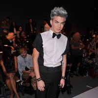 Adam Lambert en el front row de la Semana de la Moda de Nueva York