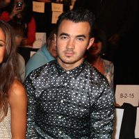 Kevin Jonas en el front row de la Semana de la Moda de Nueva York