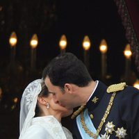 El beso de los Príncipes Felipe y Letizia el día de su boda
