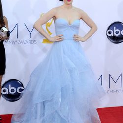 Zooey Deschanel en la alfombra roja de los Emmy 2012