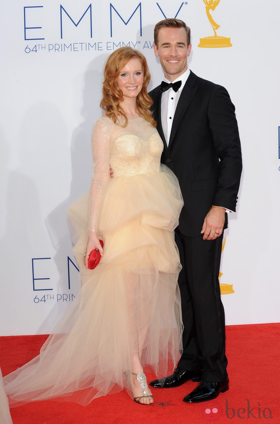 James Van Der Beek y su mujer en los Emmy 2012