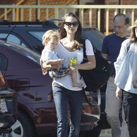 Natalie Portman con su hijo Aleph Millepied por California