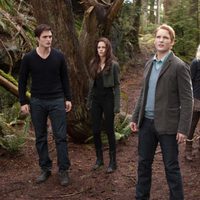 Robert Pattinson, Kristen Stewart y Peter Facinelli en 'Amanecer.Parte 2'