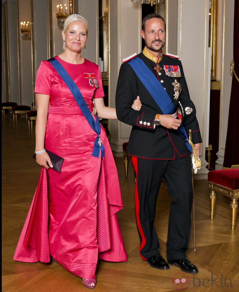 Haakon y Mette-Marit de Noruega en una cena de gala en el Palacio Real