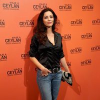Ana Álvarez en la presentación de un perfume con Eduardo Noriega como imagen